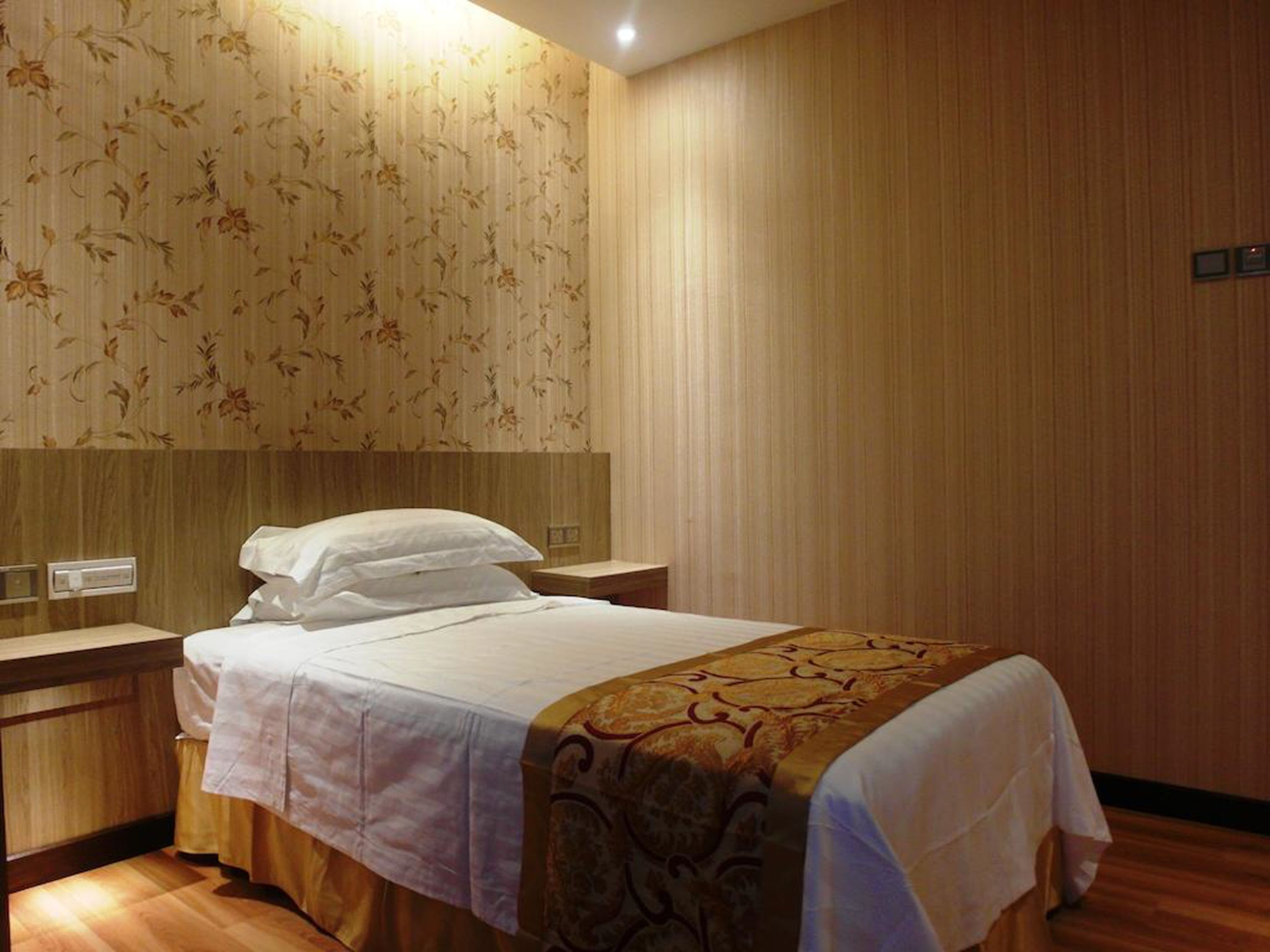 deluxe single room | 1 bedroom, desk, blackout curtains, iron/ironing board