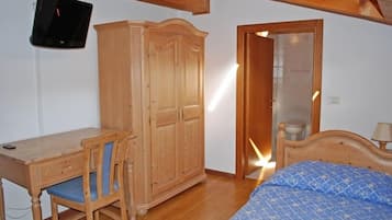 Single Room | Desk, free WiFi, bed sheets