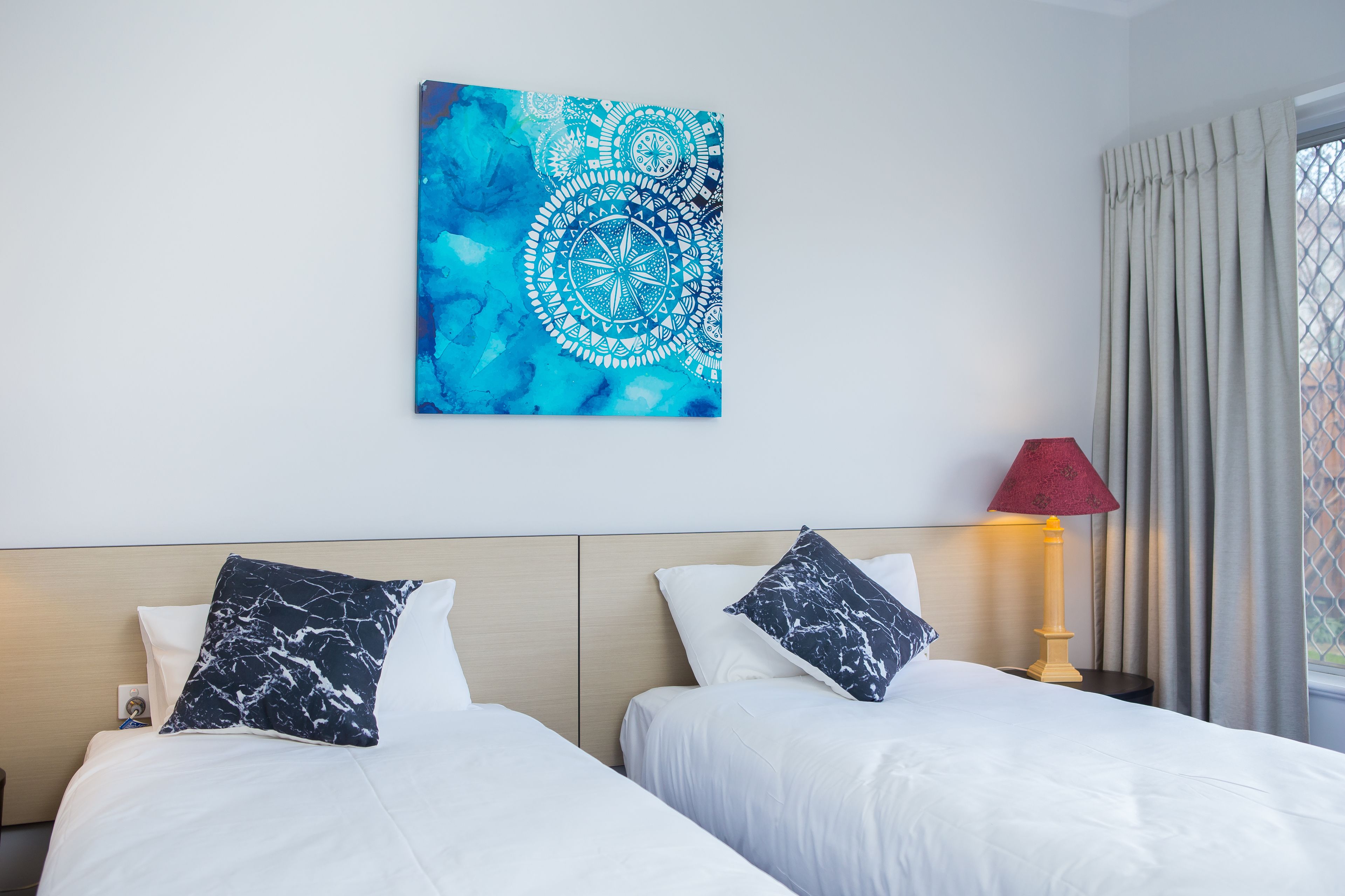 مكتب ومكواة/لوح كي وواي فاي مجانًا وملاءات أسرّة