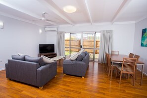 Two Bedroom Apartment | Living room | TV - Wilsonton Hotel (Wilsonton)