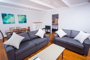 公寓, 2 间卧室 | 办公桌、熨斗/熨衣板、免费 WiFi、床单
