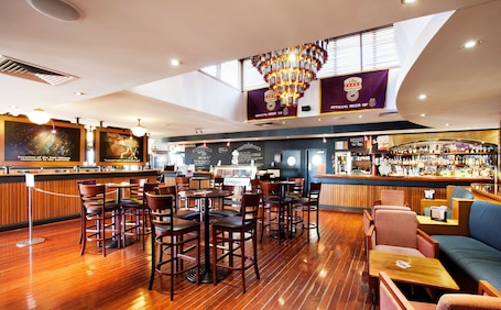 Se sirven almuerzos y cenas, cocina local. Wilsonton Hotel