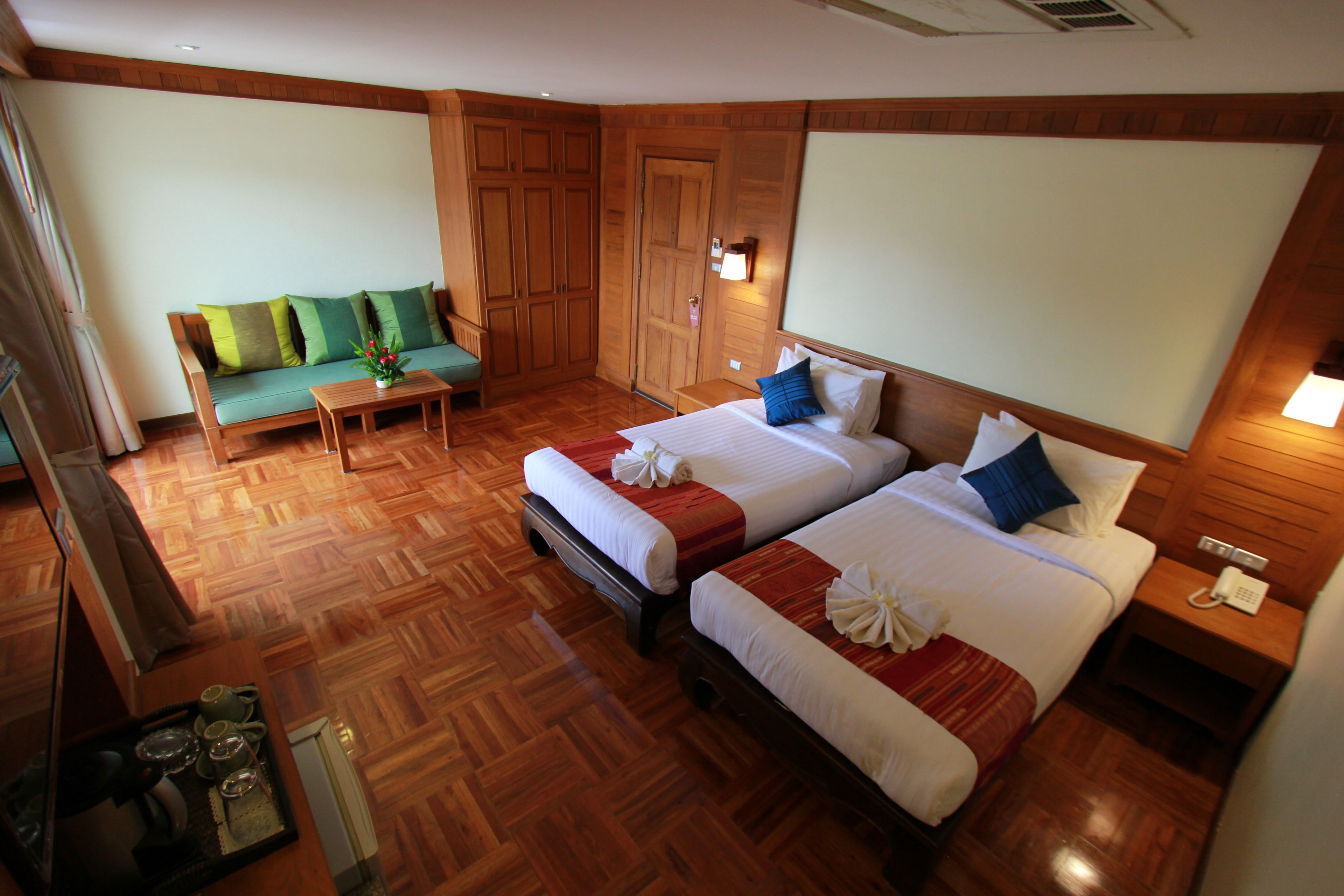 deluxe room | in-room safe, free cots/infant beds, rollaway beds, free wifi