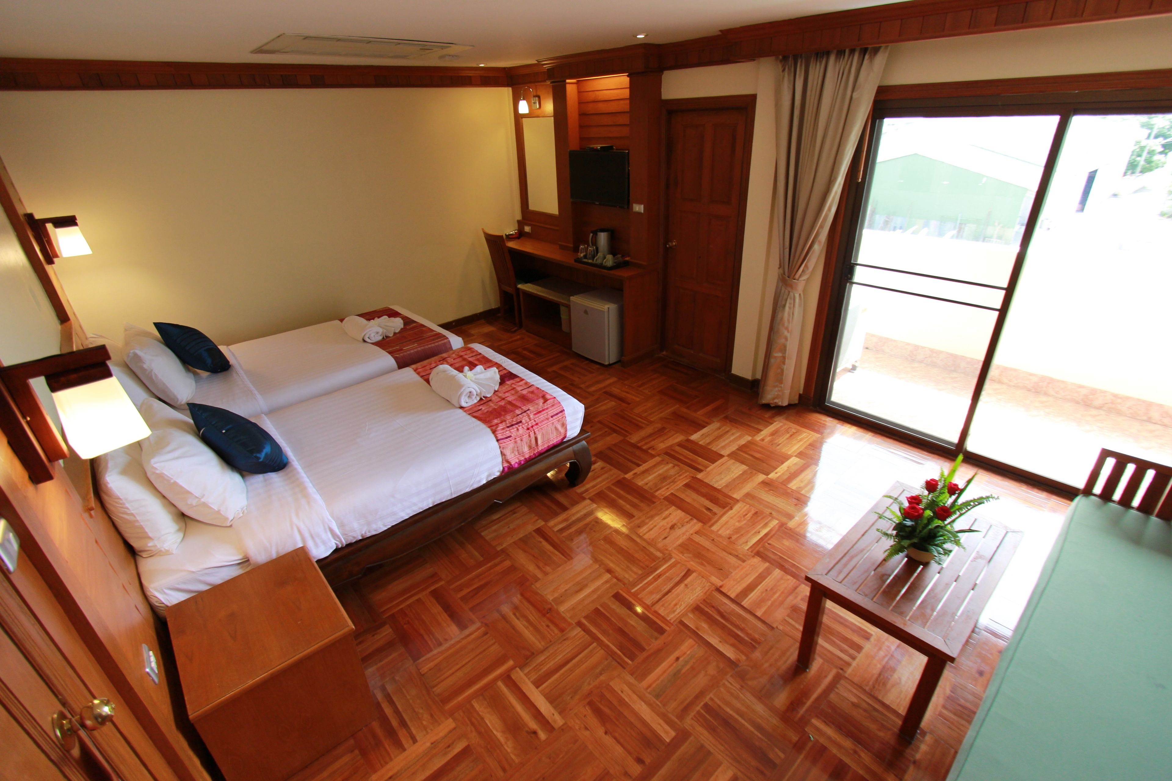 deluxe room | in-room safe, free cots/infant beds, rollaway beds, free wifi