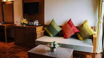 32-inch flat-screen TV with cable channels, TV