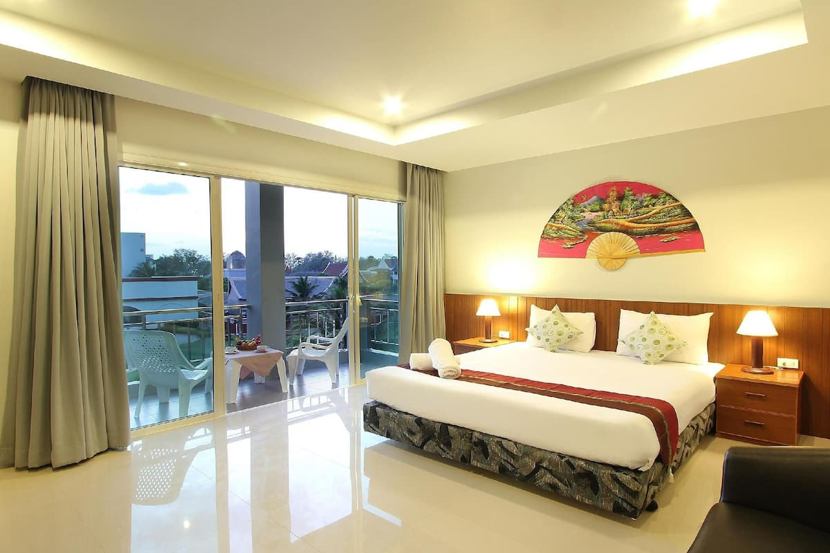 In-room safe, desk, blackout curtains, soundproofing