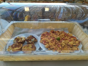 Daily buffet breakfast for a fee - Diamantis Studios (Naxos)