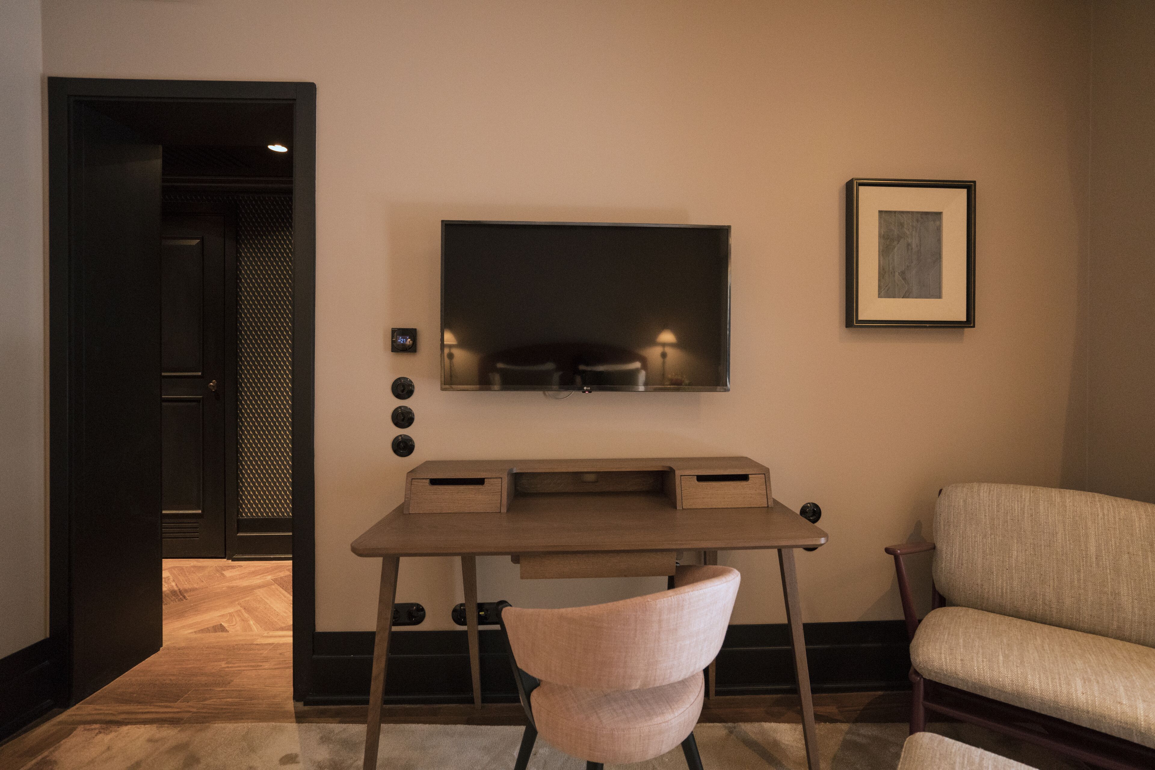 suite (santo antónio) | living area | led tv