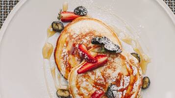 Café da manhã com buffet grátis todos os dias