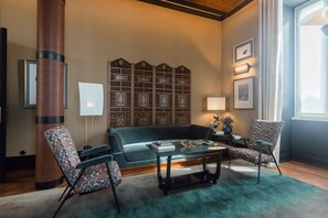 Coin salon dans le hall