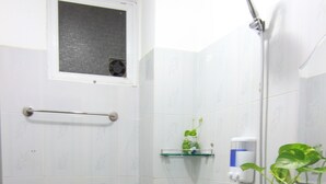 Habitación familiar (Eco Group (6 Adults) 17m2, no kitchen) | Baño