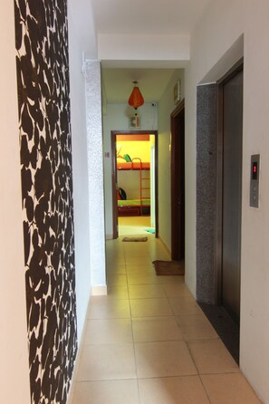 Chambre Familiale (Eco Group (6 Adults) 17m2, no kitchen) | Coffres-forts dans les chambres, décoration personnalisée