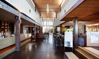 Lunch, dinner served; local cuisine, alfresco dining 