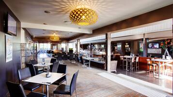 Mittagessen, Abendessen, lokale Küche, Speisen im Freien