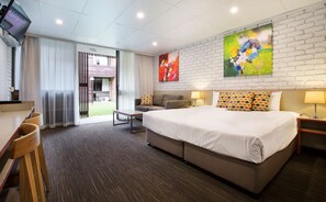 Studio King Room  | Iron/ironing board, free WiFi, bed sheets