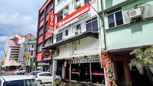 Exterior - OYO 44034 Furama Lodging House (Kuching)