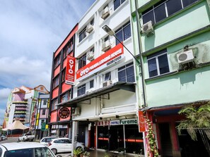 Exterior - OYO 44034 Furama Lodging House (Kuching)