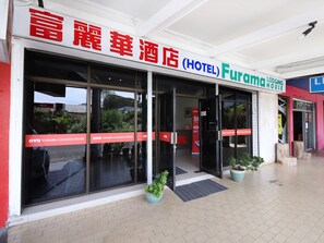 Exterior detail - OYO 44034 Furama Lodging House (Kuching)