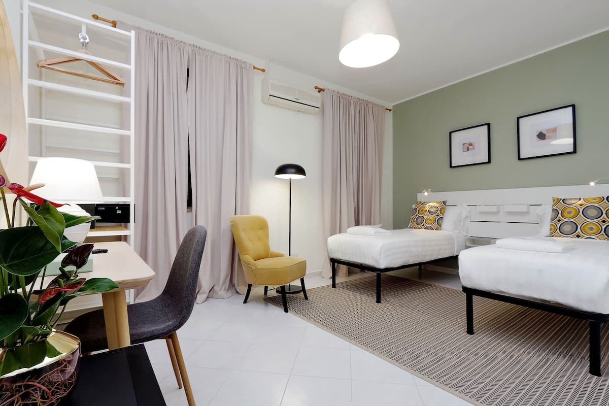 Deluxe-Doppel- oder -Zweibettzimmer | 1 Schlafzimmer, Zimmersafe, Schreibtisch, Verdunkelungsvorhänge