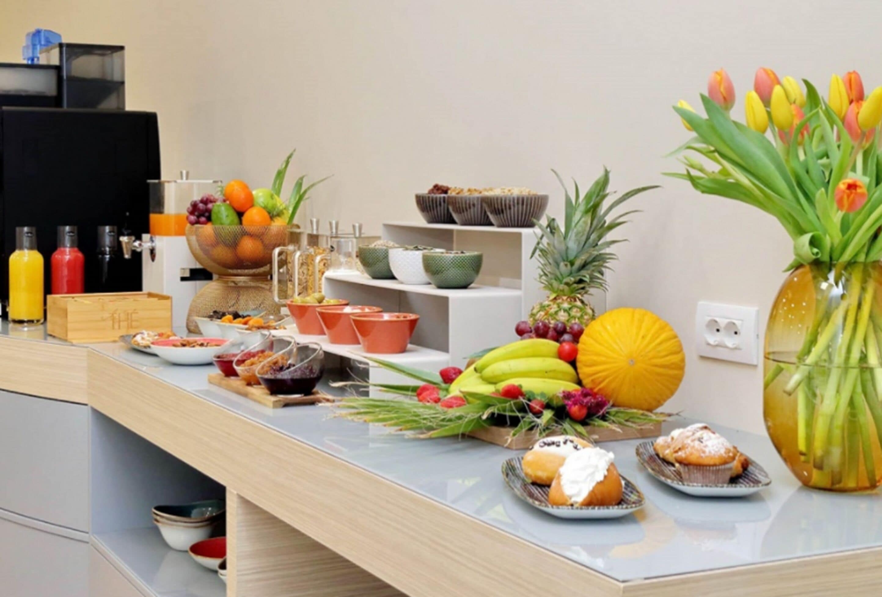 每日供應自助早餐 (每人 EUR15)