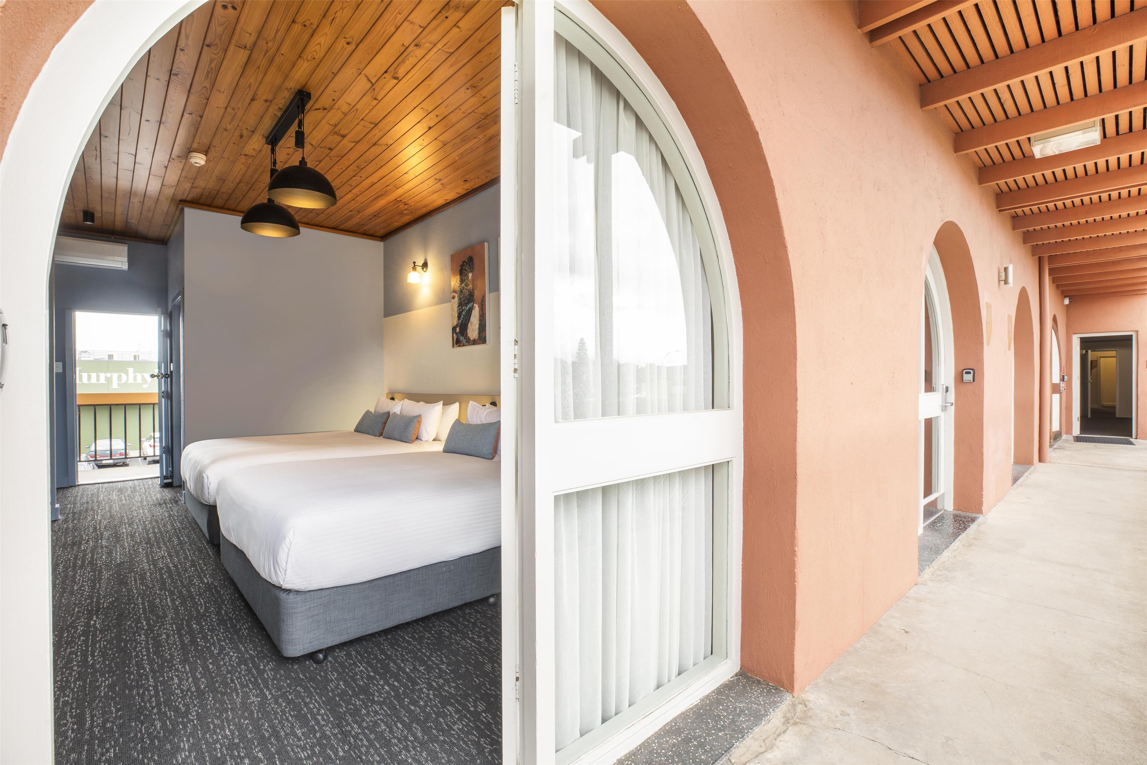 Studio Twin Queen | Free WiFi, bed sheets