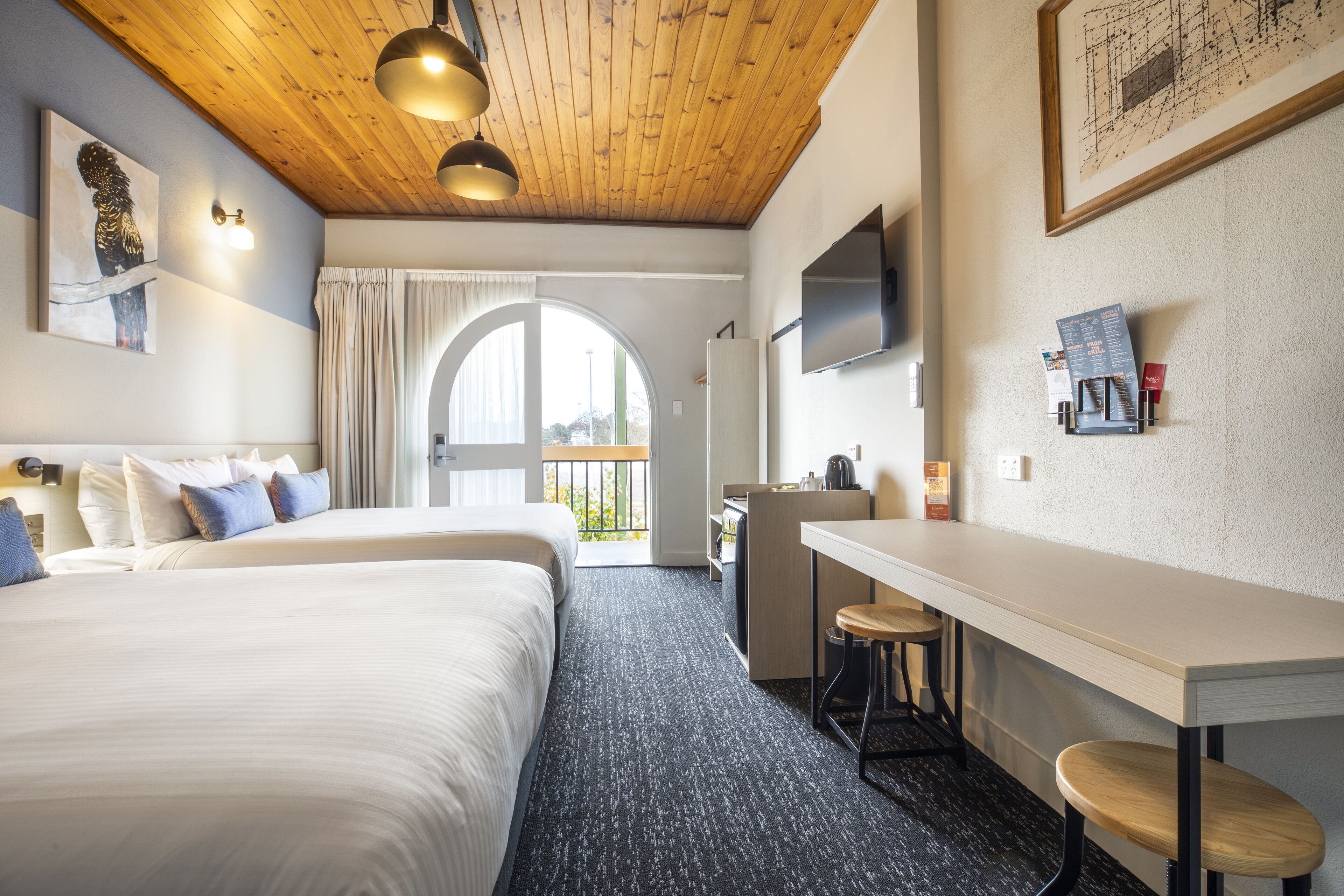 Studio Twin Queen | Free WiFi, bed sheets