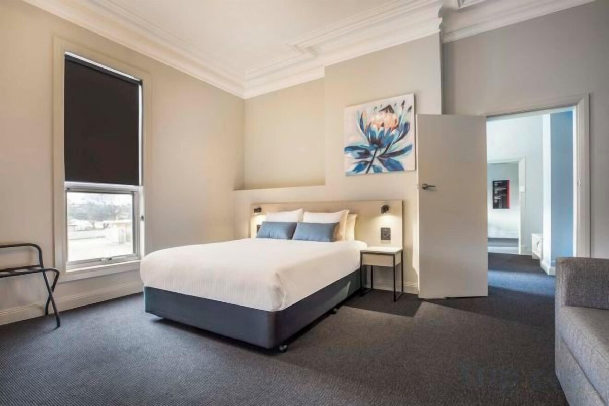 WiFi (free), bed sheets