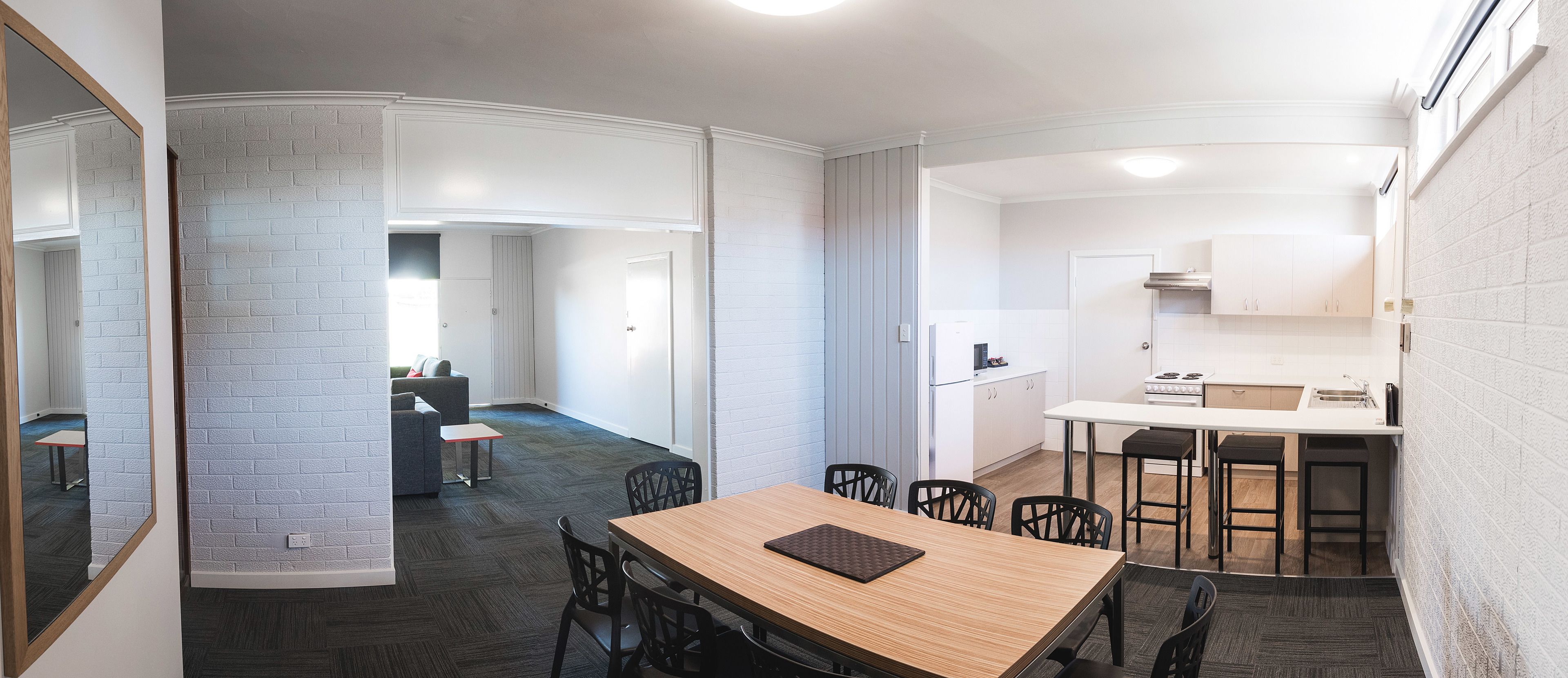 standard apartment, 3 bedrooms | in-room dining