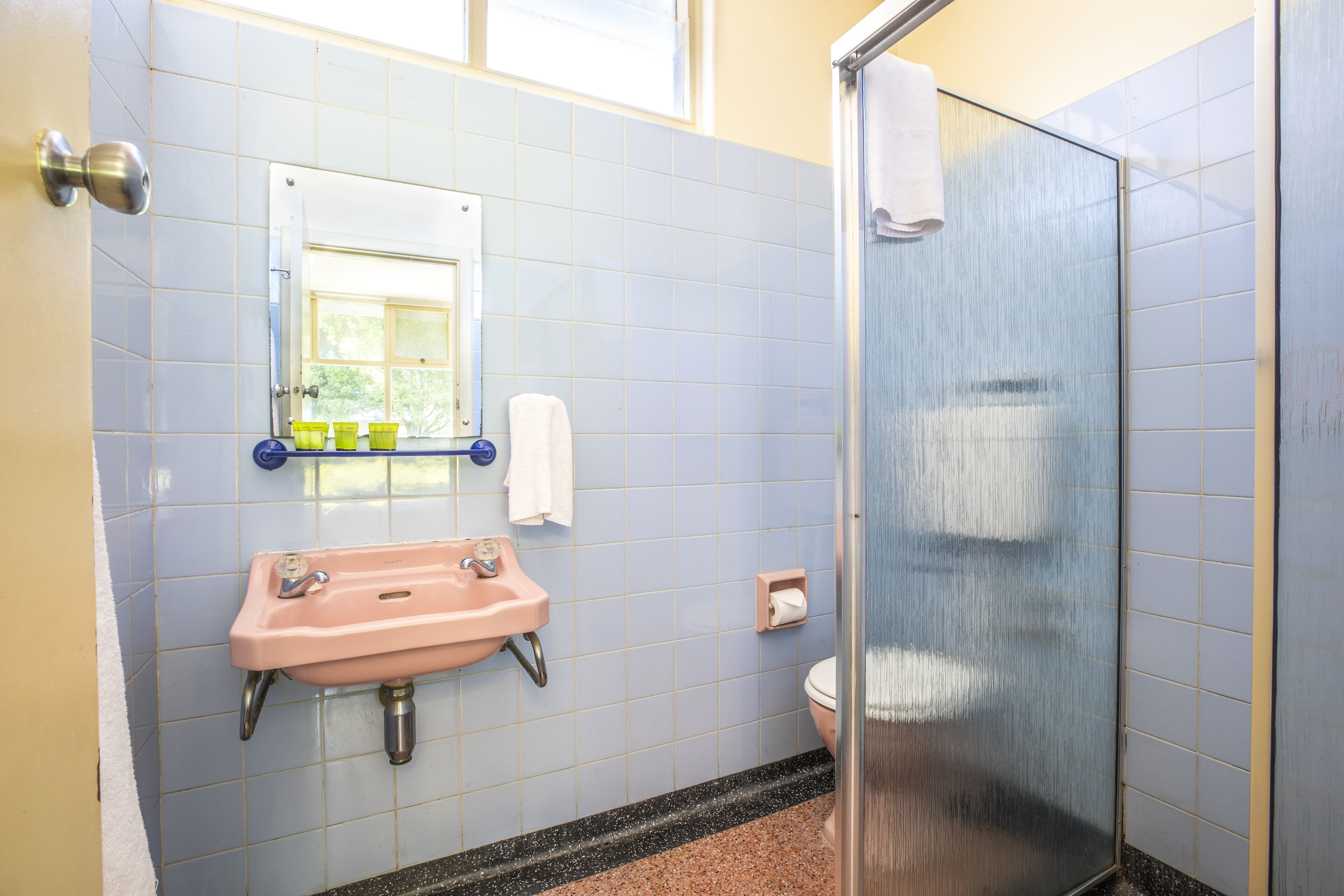 shower, free toiletries, towels