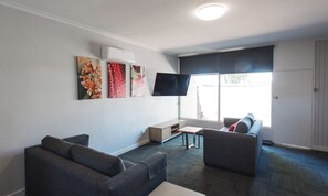 Appartement Standard, 3 chambres | Coin séjour