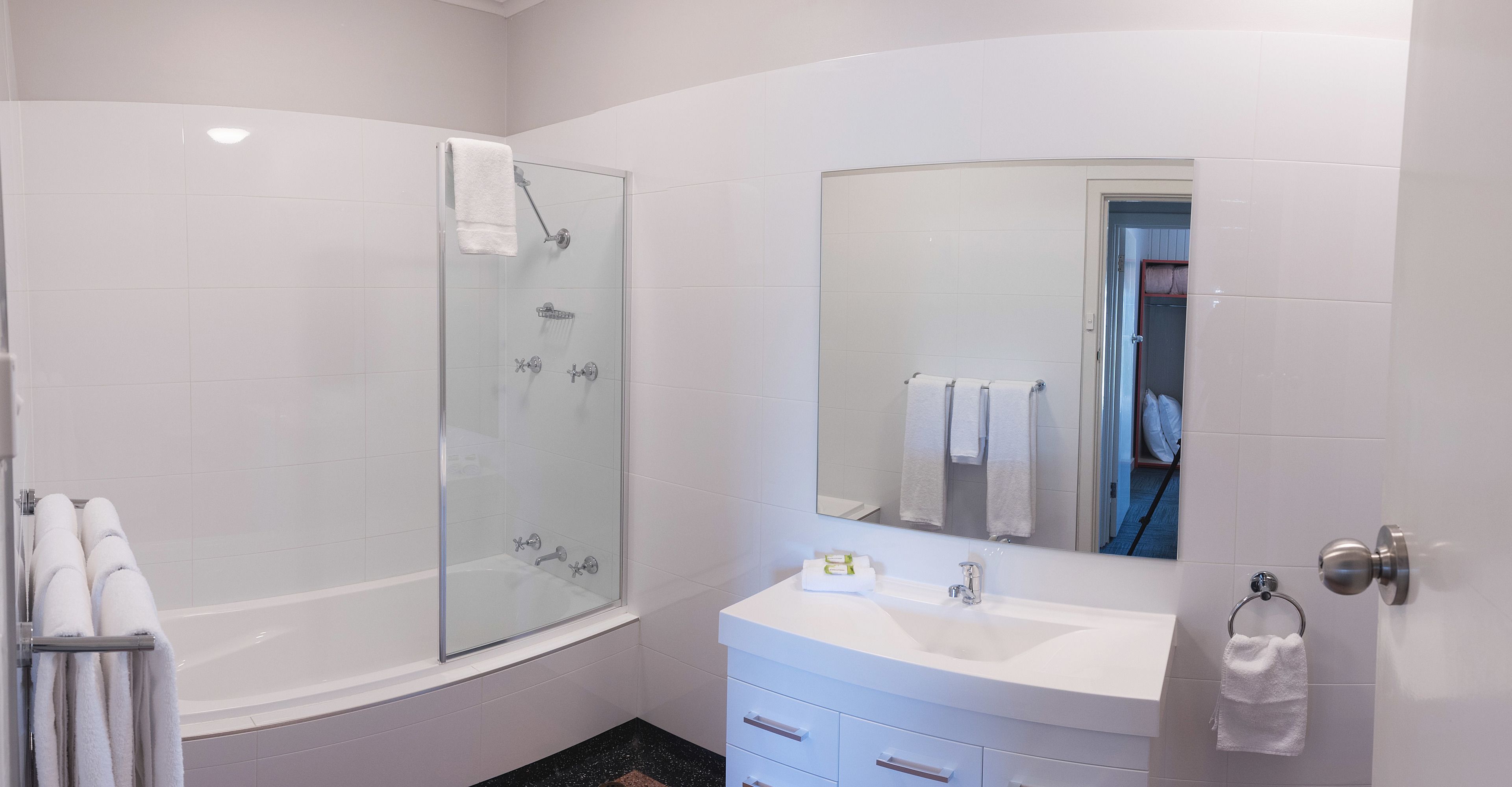 Apartemen Standar, 3 kamar tidur | Kamar mandi | Shower, perlengkapan mandi gratis,  dan handuk