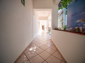 60-cm flat-screen TV with cable channels, TV - AM Amakal Hotel & Park (Santa María Huatulco)