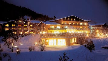 Fassade der Unterkunft – Abend/Nacht