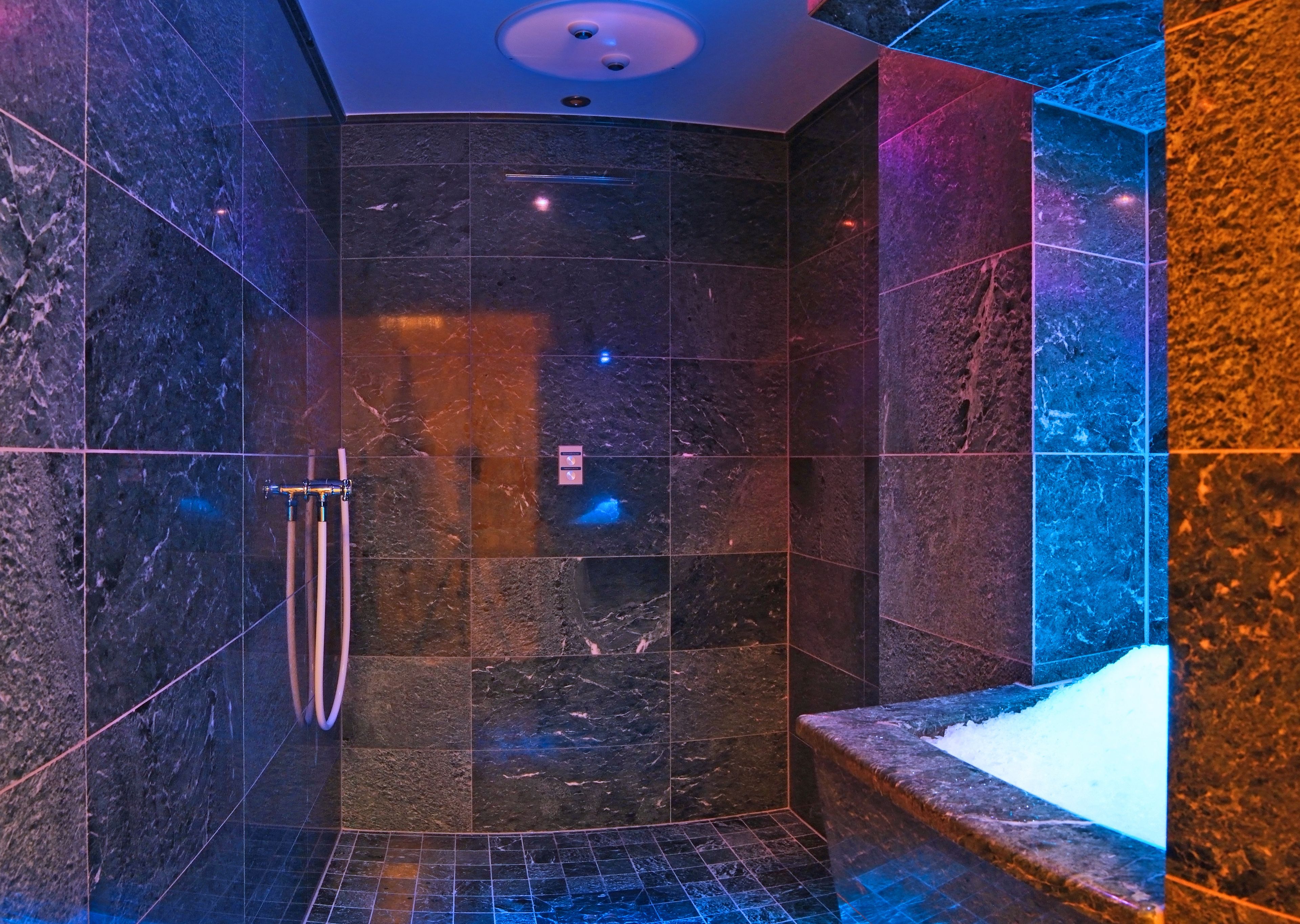 sauna, steam room, aromatherapy, sports massages, 2 treatment rooms