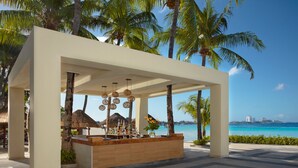 Bar ved bassenget