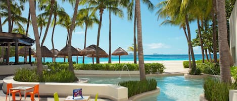 4 outdoor pools, pool umbrellas, sun loungers