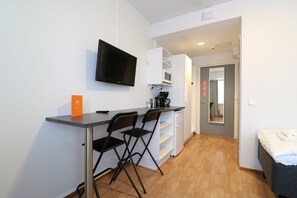 Standard Twin Room | Premium bedding, individually decorated, desk, free WiFi - Forenom Aparthotel Helsinki Herttoniemi (Helsinki)