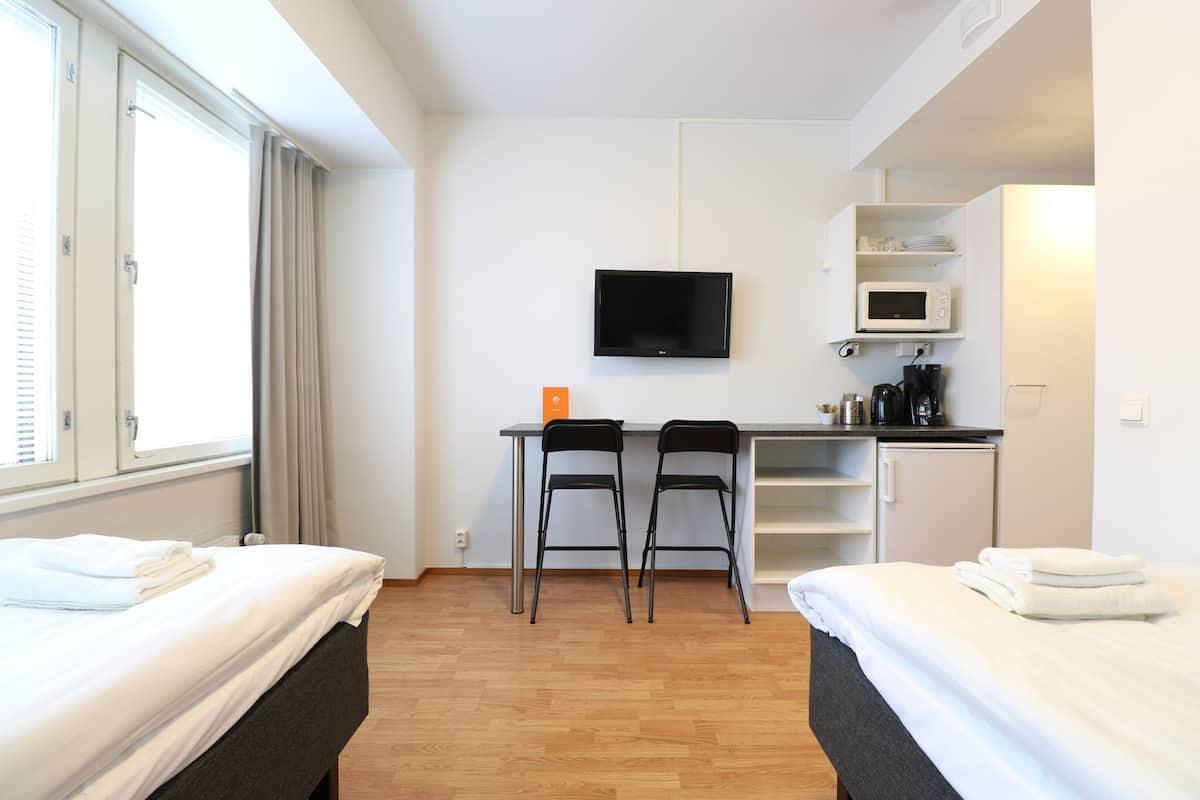 Quarto duplo standard | Roupas de cama premium, individualmente decorados, escrivaninha