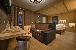 Superior Double or Twin Room, 1 Double or 2 Single Beds, Balcony | Bathroom - Hotel Compagnoni (Livigno)