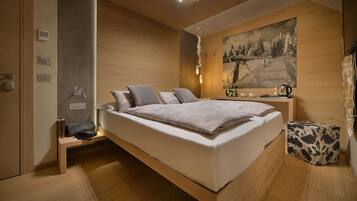 Classic Double or Twin Room, 1 Double or 2 Single Beds, Private Bathroom | Down duvets, in-room safe, individually furnished, desk
