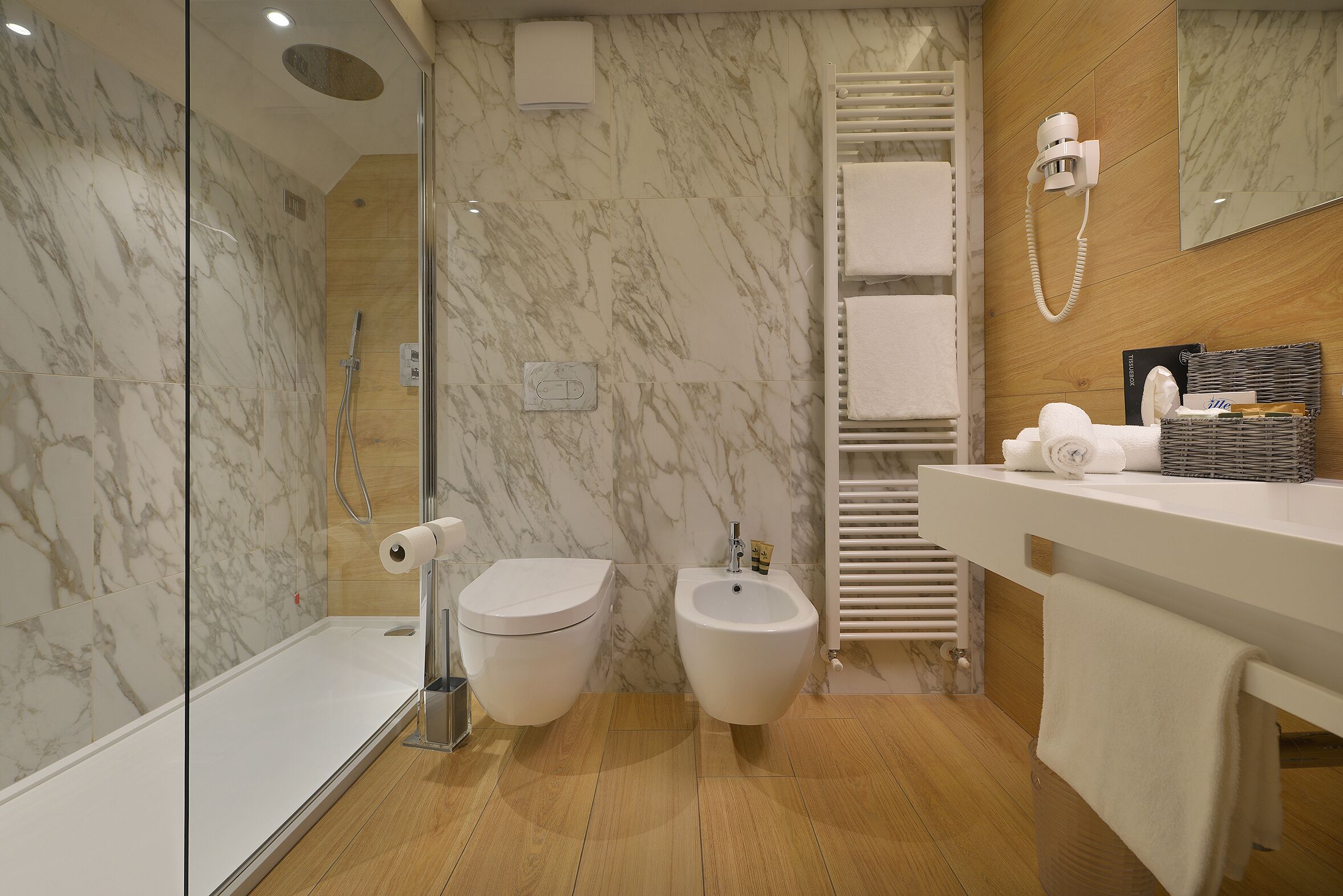 classic double or twin room, 1 double or 2 single beds, private bathroom | bathroom | free toiletries, hair dryer, bathrobes, slippers