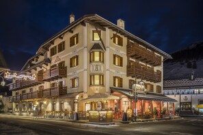 Front of property - evening/night - Hotel Compagnoni (Livigno)