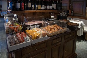 Daily buffet breakfast for a fee