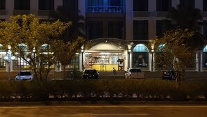Front of property - Regal Court Hotel Kuching (Kuching)