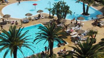 2 outdoor pools, a lap pool