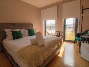 高級寝具、客室ごとに異なる装飾、客室ごとに異なるインテリア、遮光カーテン