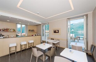 Se sirven cenas y cocina local