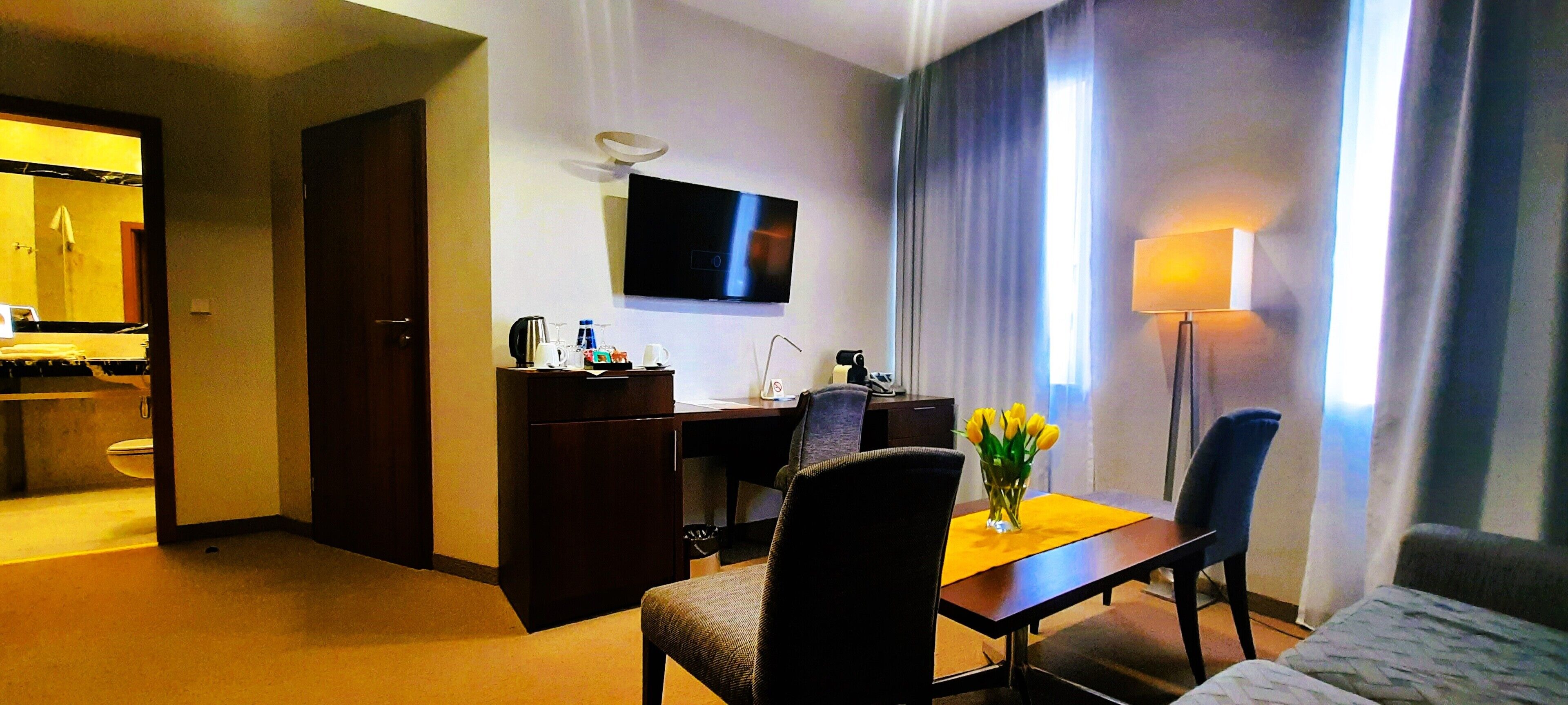 Ropa de cama de alta calidad y minibar 