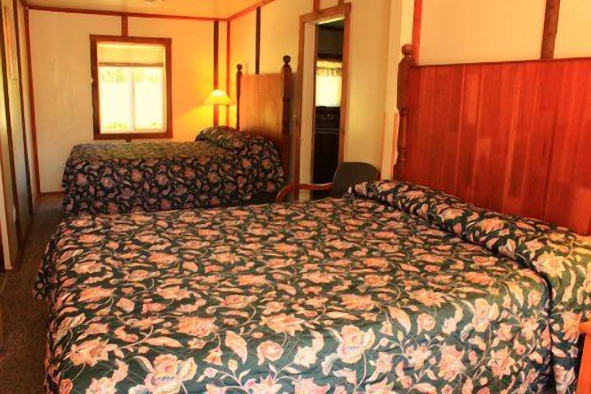 Individuell dekoriert, individuell eingerichtet, Schreibtisch