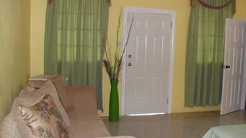 Estudio | Tabla de planchar con plancha, camas extra gratis y wifi gratis